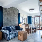 Toparti Villa, Koezvetlen Vizkapcsolattal Siófok