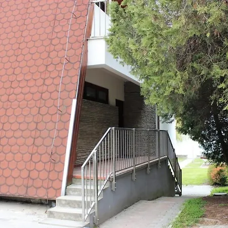 Prázdninový dům Toparti Villa, Koezvetlen Vizkapcsolattal Siófok