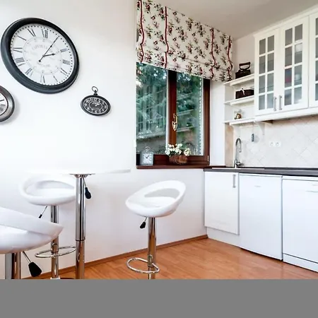 Toparti Villa, Koezvetlen Vizkapcsolattal