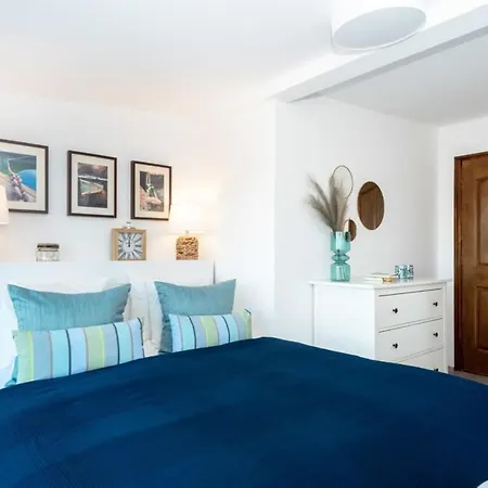 Toparti Villa, Koezvetlen Vizkapcsolattal