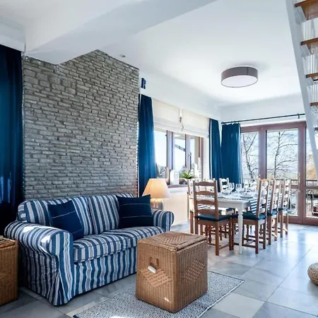 Toparti Villa, Koezvetlen Vizkapcsolattal Siófok