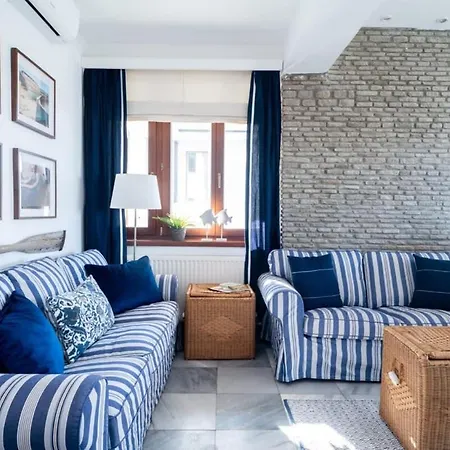 Toparti Villa, Koezvetlen Vizkapcsolattal Siófok